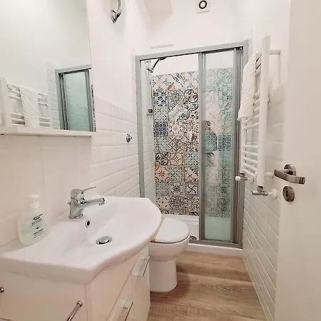 Comfortable 'n Modern * Rom